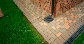 Отмостка вокруг дома цена за м2 работа - залить отмостку в Азнакаево по выгодной стоимости от 1378 руб/м2